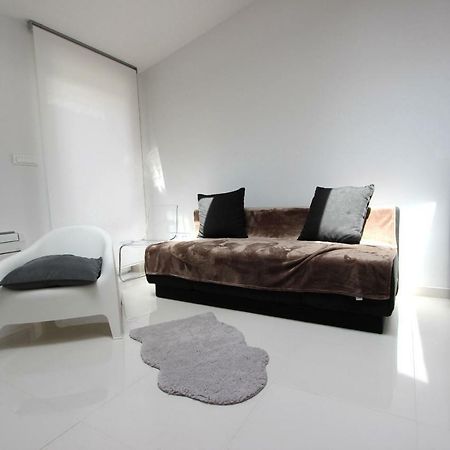 4K Centre Apartment Zara Esterno foto