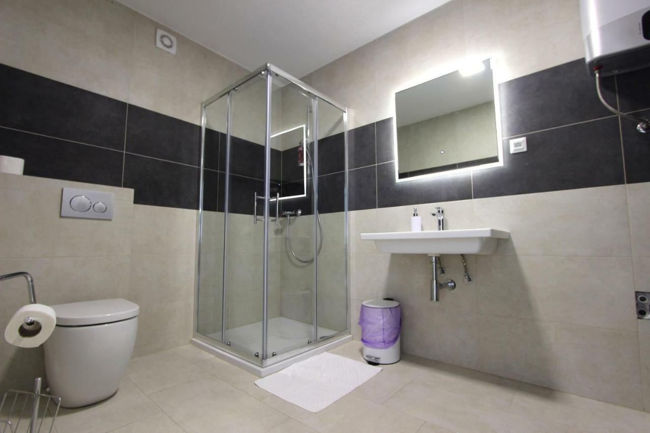 4K Centre Apartment Zara Esterno foto