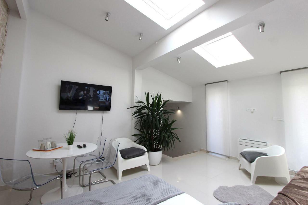 4K Centre Apartment Zara Esterno foto