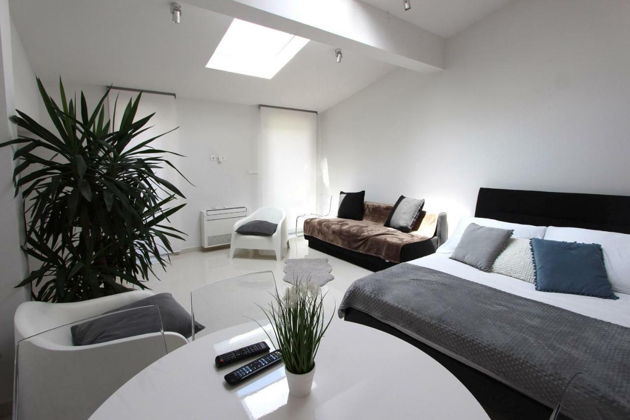 4K Centre Apartment Zara Esterno foto